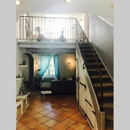 T5 En Duplex Avec Terrasse Couverte *